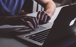 斯洛特：莱奥尼伤停一年 基耶萨替补进欧冠名单 埃基蒂克没罚款